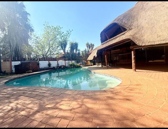 4 BEDROOM HOUSE FOR SALE IN VANDERBIJLPARK CE 5